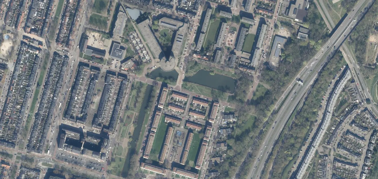 Luchtfoto van Hoograven, de buurt langs de Waterlinieweg, werkgebied van Brouwers Elektrotechniek