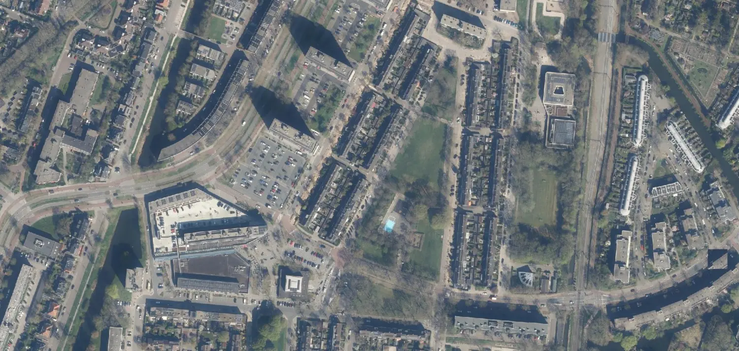 Luchtfoto van Tuindorp, de ruime opzet met voortuinen, werkgebied van Brouwers Elektrotechniek