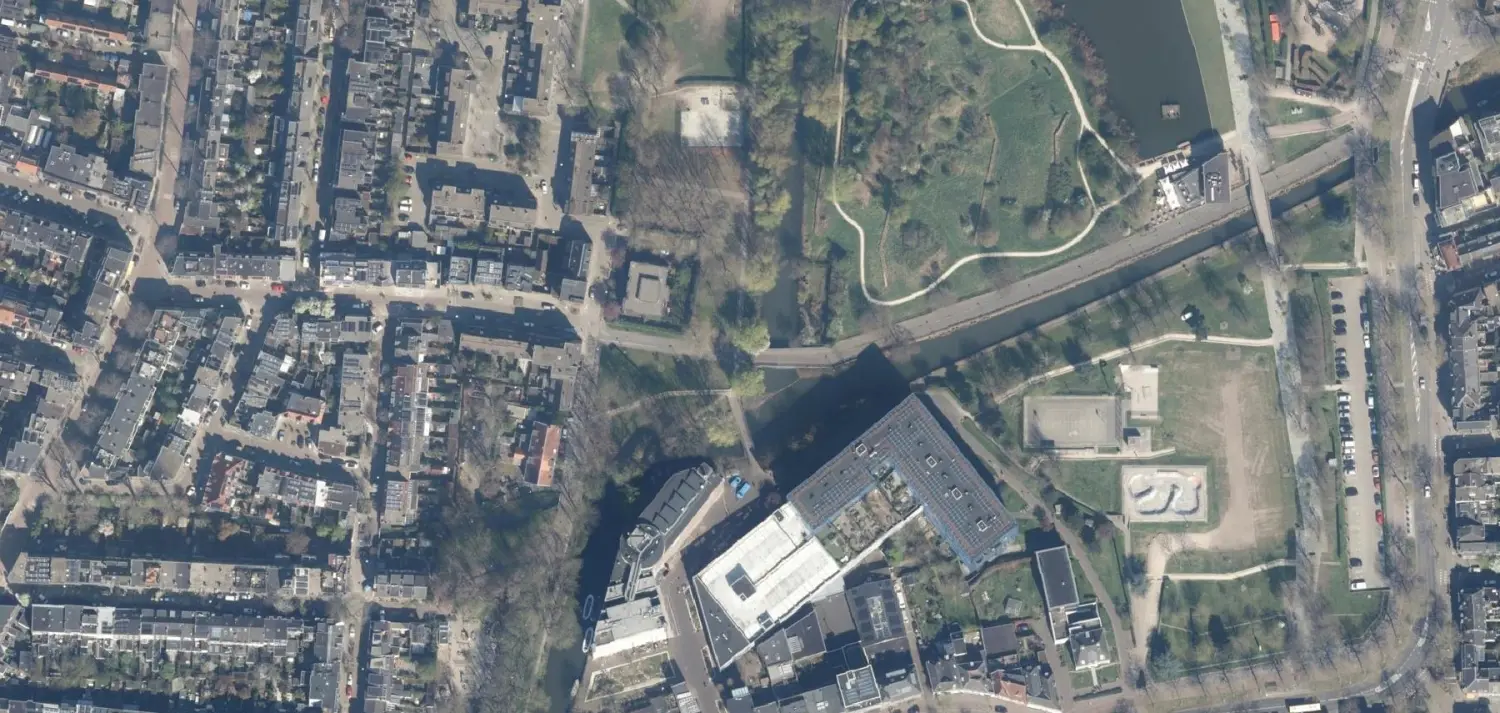Luchtfoto van Tuinwijk, het dichte stratenpatroon rond de Amsterdamsestraatweg, werkgebied van Brouwers Elektrotechniek